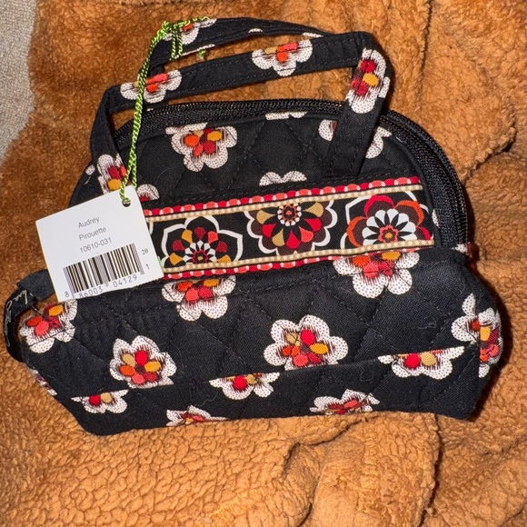 Vera Bradley - Picture 2 of 3